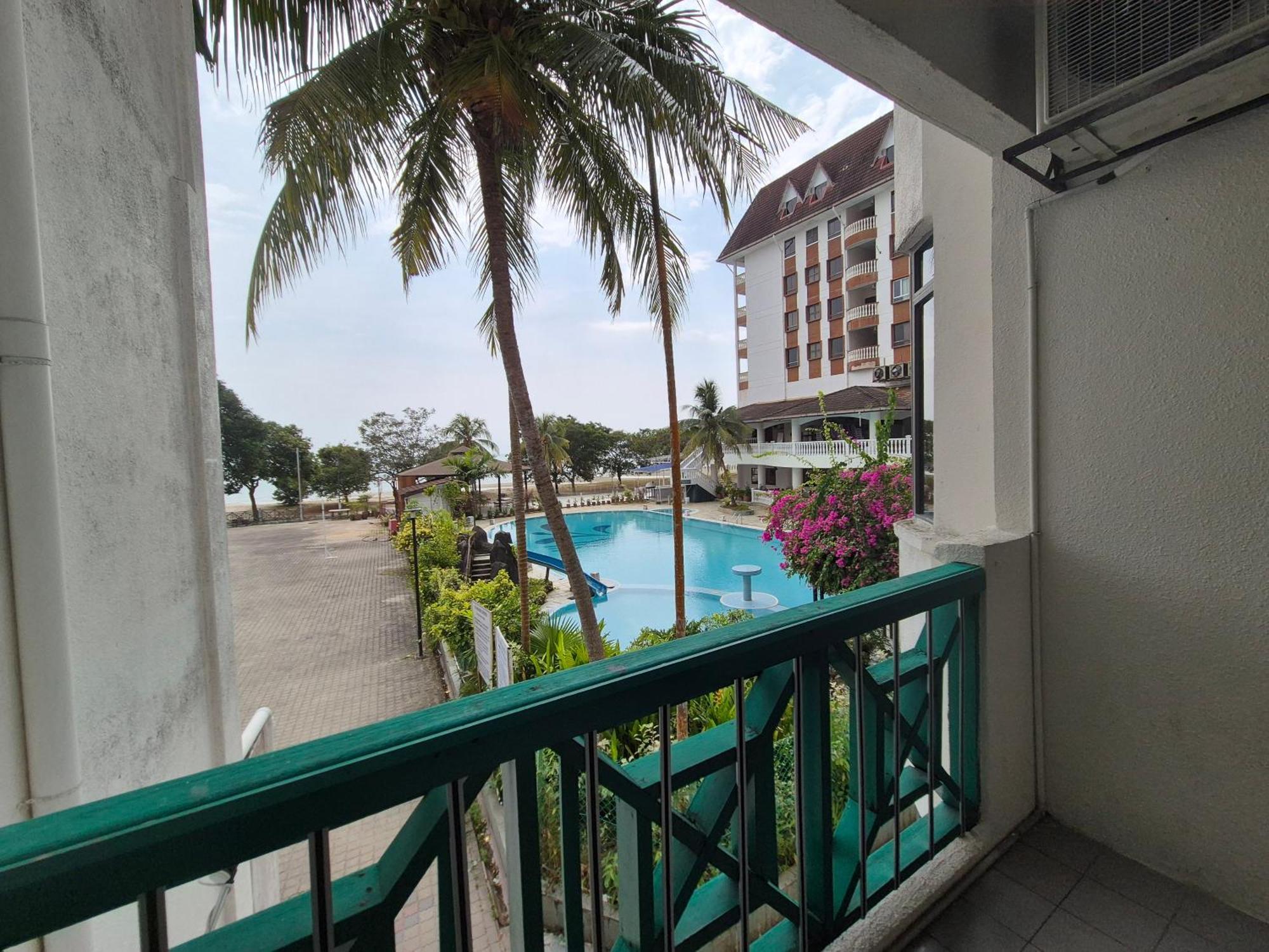1-10pax Doorstep Private & Swimming Pool Apartment Port Dickson